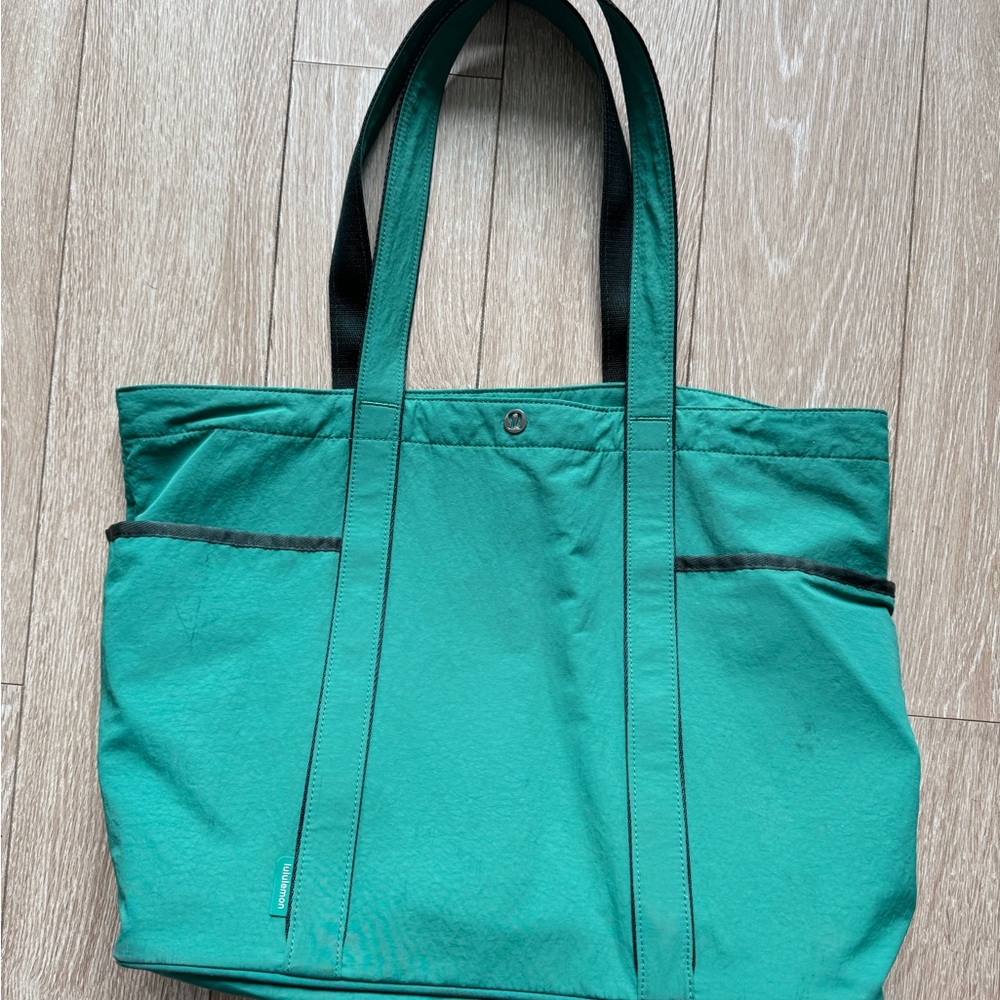 Lululemon Daily Multi-Pocket Tote Bag 20L